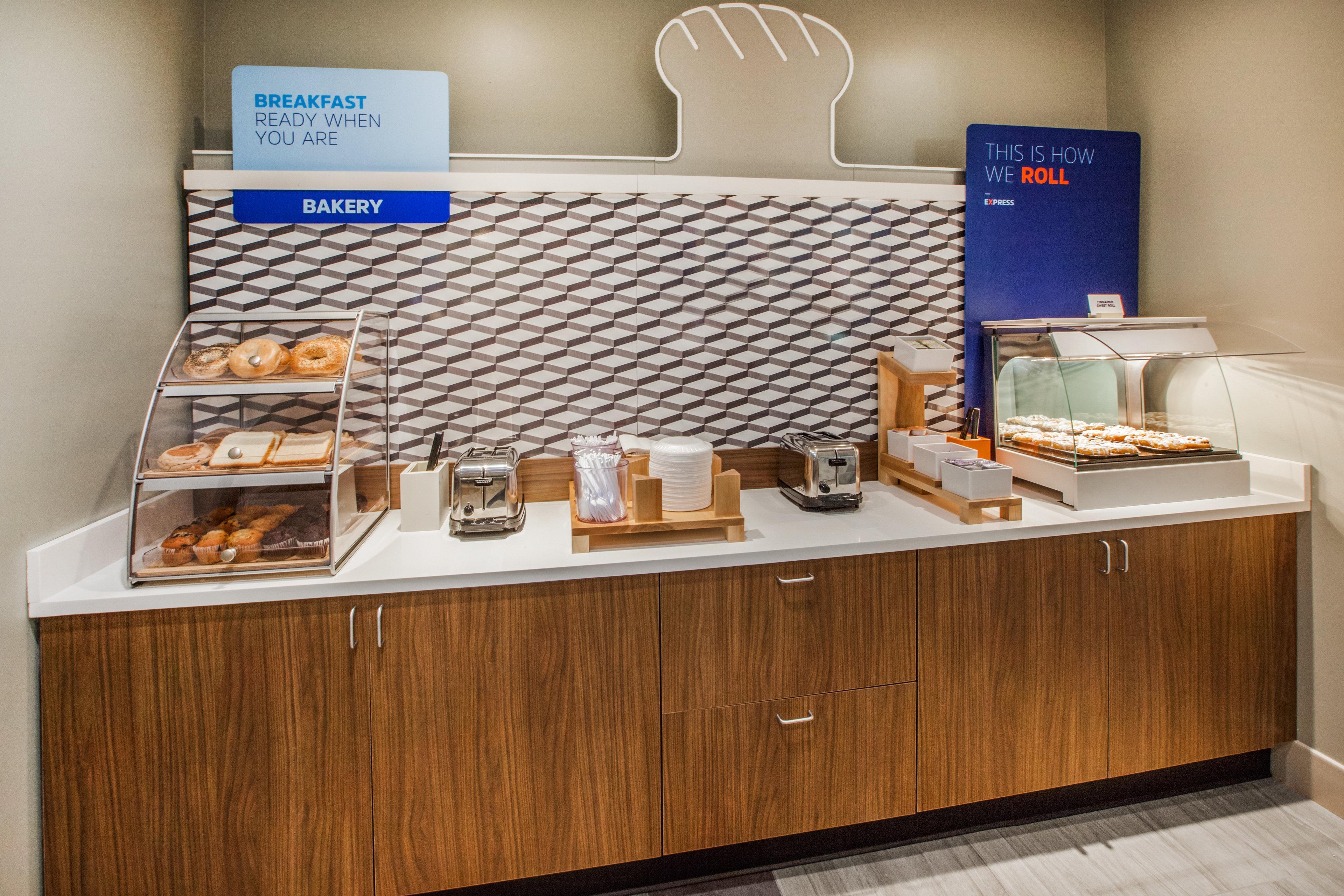 Holiday Inn Express & Suites - North Brunswick By Ihg Екстер'єр фото
