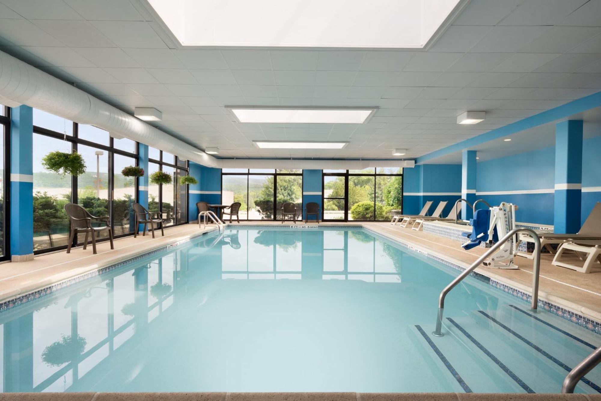 Holiday Inn Express & Suites - North Brunswick By Ihg Екстер'єр фото